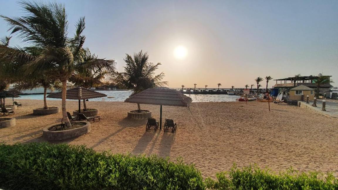 Dolphin Beach Resort Lambo Exterior foto