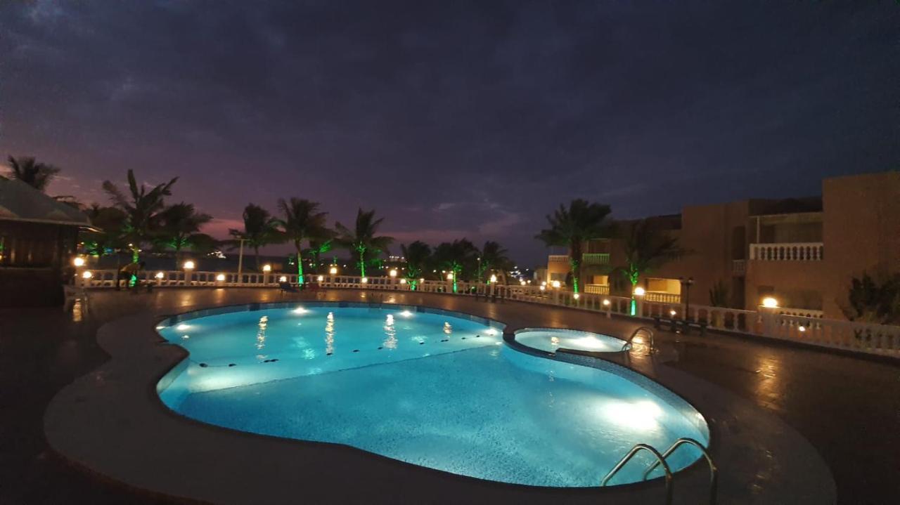 Dolphin Beach Resort Lambo Exterior foto